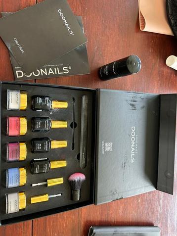 Complete Doonails dipping nagelset beschikbaar voor biedingen