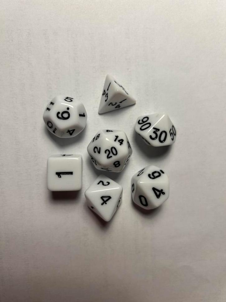 Dobbelstenen Set Wit, Hobby en Vrije tijd, Gezelschapsspellen | Bordspellen, Zo goed als nieuw, Een of twee spelers, Drie of vier spelers