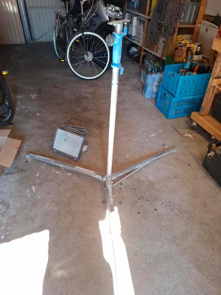 Bouwlamp op statief, Doe-het-zelf en Verbouw, Bouwverlichting, Gebruikt, Lamp met armatuur, 200 tot 500 watt, Met statief, Ophalen
