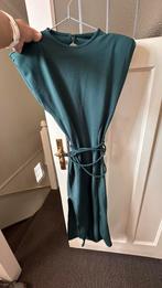 Groene ASOS Design Jurk, Kleding | Dames, Maat 38/40 (M), Ophalen of Verzenden, Zo goed als nieuw, Knielengte