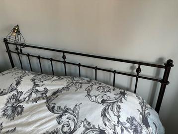 Metalen bedframe - Tweepersoons beschikbaar voor biedingen