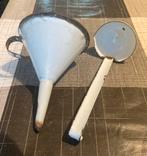 Emaiile wit restant trechter en jus lepel, Ophalen of Verzenden