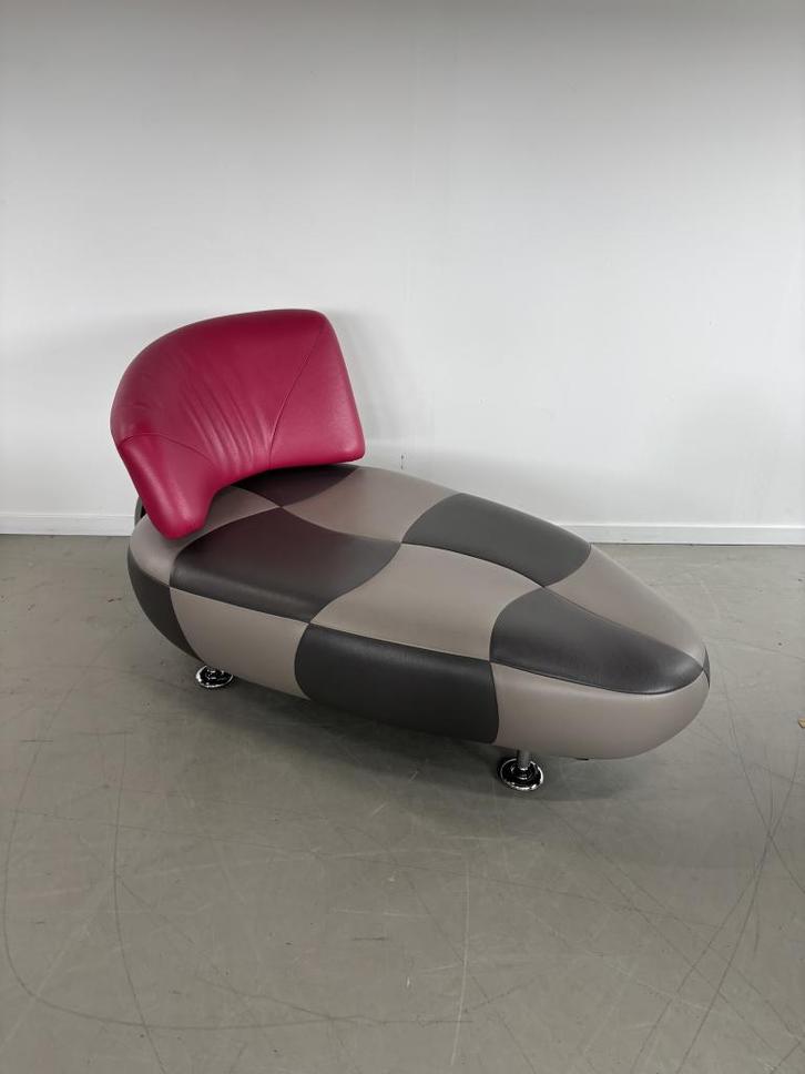 1x Leolux Kikko Chaise Lounge Antraciet/Grijs/Roze - Leer, Huis en Inrichting, Banken | Sofa's en Chaises Longues, Zo goed als nieuw