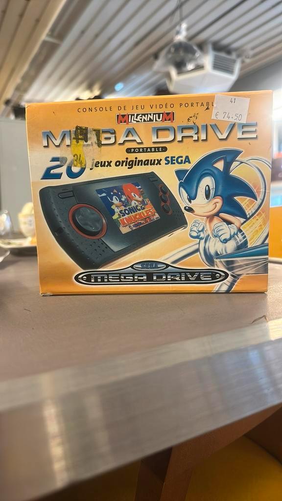 Sonic Sega Mega Drive: Millenium editie, Spelcomputers en Games, Spelcomputers | Sega, Zo goed als nieuw, Mega Drive, Met 1 controller