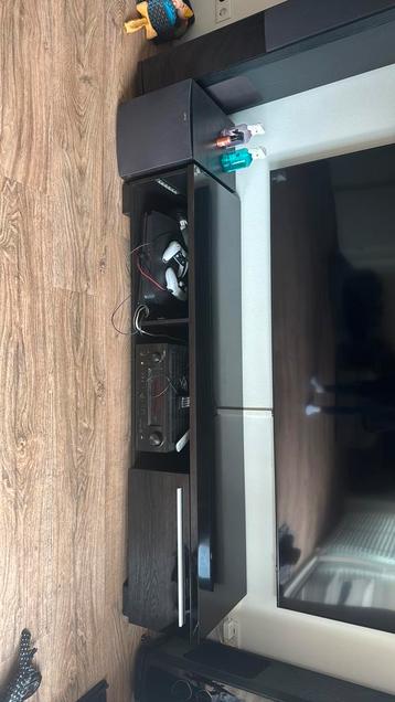 Tv kast beschikbaar voor biedingen