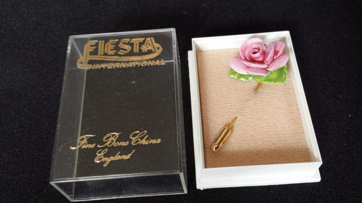 Engels Porseleinen PIN / Broche ROOS ~ Fine Bone China, Sieraden, Tassen en Uiterlijk, Broches, Zo goed als nieuw, Overige materialen