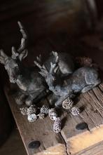 Polystone beeldje van een hert in liggende positie., Nieuw, Ophalen of Verzenden, Info@jufbrocante.nl, Info@jufbrocante.nl