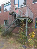 Gegalvaniseerde trap met twee bordessen 257x352cm bxh, Tuin en Terras, Tuinhekken en Hekwerk, Ophalen, Zo goed als nieuw, IJzer