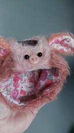 Blythe fluffy piggy hat voor Blythe, Verzamelen, Poppen, Ophalen of Verzenden, Zo goed als nieuw, Kleertjes