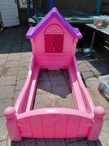 Super leuk peuterbed voor echte prinses beschikbaar voor biedingen