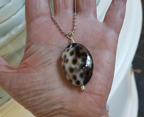 Tijger Schelp Ketting. Dubbelzijdige Hanger, Sieraden, Tassen en Uiterlijk, Kettingen, Nieuw, Steen of Mineraal, Zilver, Met hanger