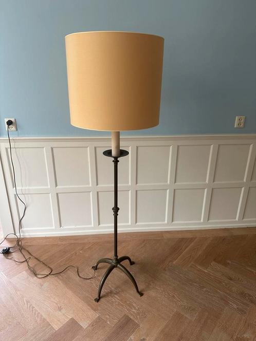 Antiek Franse vloerlamp messing met gele kap, Huis en Inrichting, Lampen | Vloerlampen, Gebruikt, Ophalen