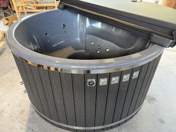 Topmodel Hot Tub met Ingebouwde Kachel – Voor 5 Personen! beschikbaar voor biedingen