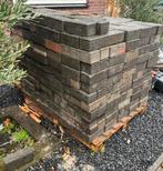 Gratis af te halen: Pallet donkerblauwe klinkers, Tuin en Terras, Tegels en Klinkers, Gebruikt, Klinkers, Ophalen of Verzenden