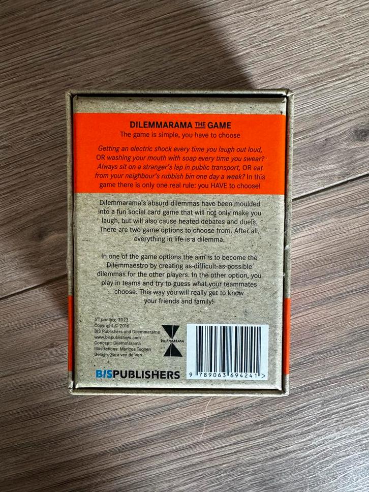 Dilemmarama - Het Dilemma Kaartspel!, Hobby en Vrije tijd, Gezelschapsspellen | Bordspellen, Zo goed als nieuw, Een of twee spelers