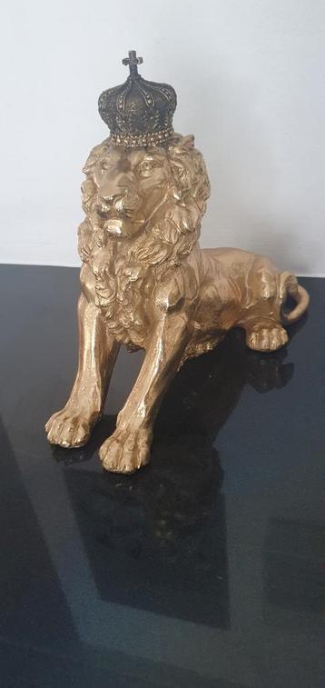 Prachtig beeld van een leeuw met kroon!

Materiaal-Hars/poly beschikbaar voor biedingen