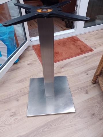retro  tafel poot beschikbaar voor biedingen