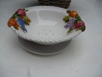 mooie fruittest  Ø 24 cm met vlechtrand  opgelegde decoratie beschikbaar voor biedingen