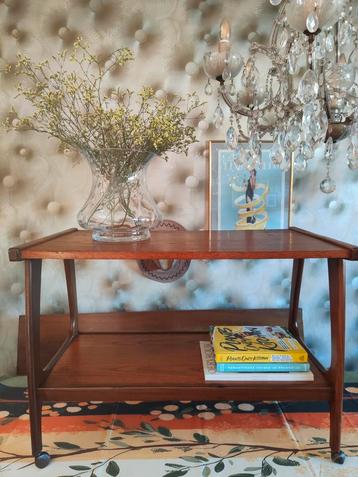 Vintage teak serveerwagen salon tafel– Mid-Century beschikbaar voor biedingen