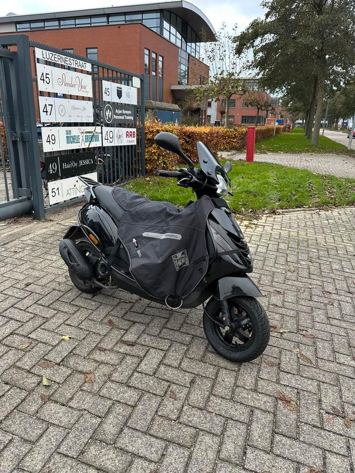 Piaggio Zip Iget 50cc, Fietsen en Brommers, Scooters | Piaggio, Zo goed als nieuw, Zip, Benzine, Ophalen