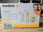 Medela Freestyle dubbele elektrische borstkolf in doos, Ophalen of Verzenden, Zo goed als nieuw, Borstkolf