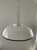 Vintage wit metalen hanglampen (paar), Gebruikt, Ophalen of Verzenden, Industriële, Metaal