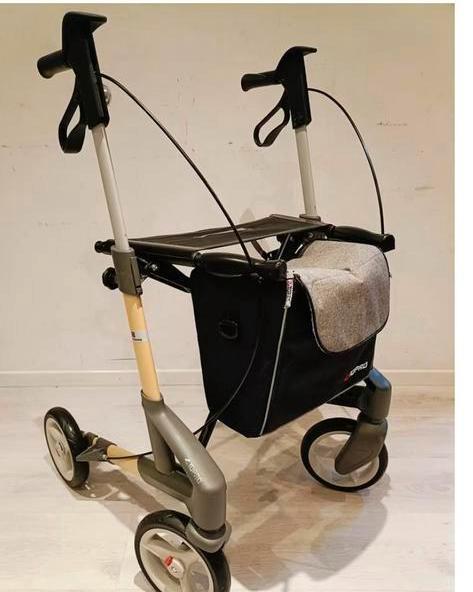 Topro troja 5G rollator  maat M nieuw staat, Diversen, Rollators, Zo goed als nieuw, Lichtgewicht, Opvouwbaar, Ophalen of Verzenden