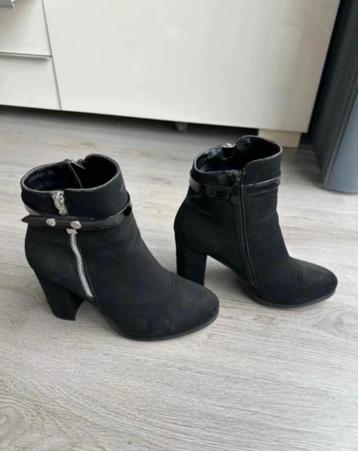 Dichte pumps / hakken beschikbaar voor biedingen