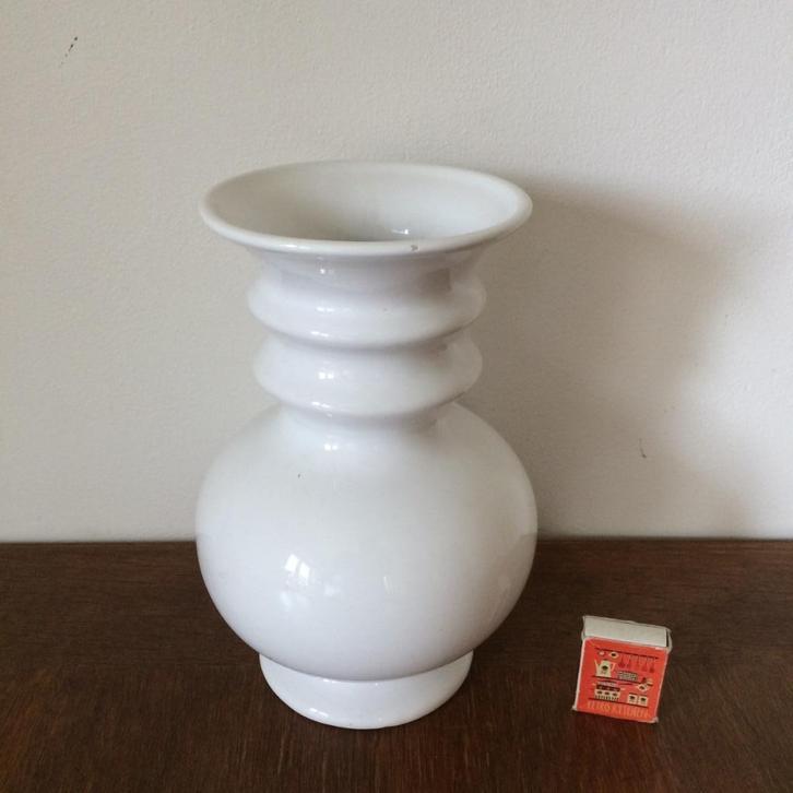 Witte wit bol ronde vaas meerdere rondingen cirkels gedraaid, Huis en Inrichting, Woonaccessoires | Vazen, Zo goed als nieuw, Ophalen of Verzenden