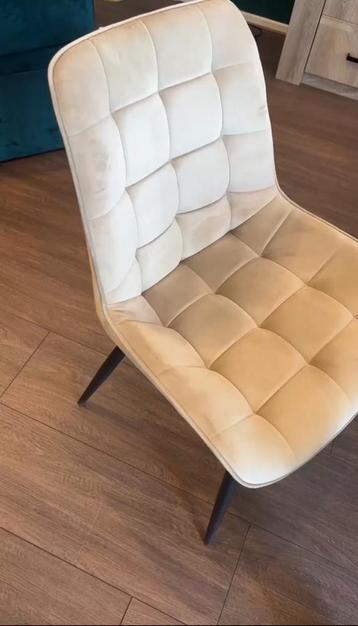 Eettafel stoelen 4 stuks beschikbaar voor biedingen