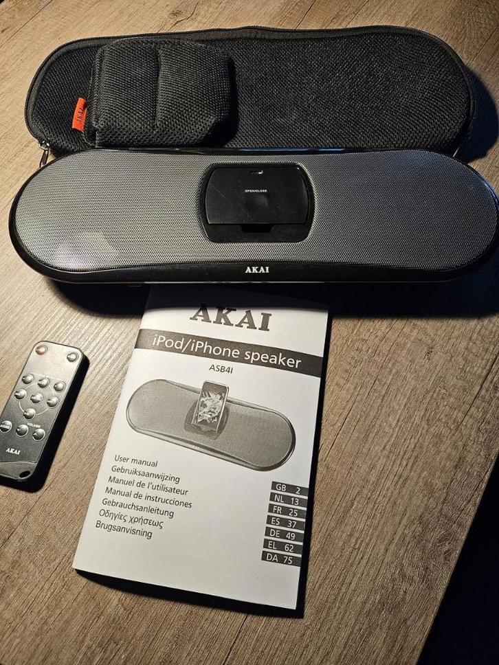 Zgan draagbare Akai Ipod/iphone speaker ASB41 speakerdock, Audio, Tv en Foto, Luidsprekers, Zo goed als nieuw, Front, Rear of Stereo speakers