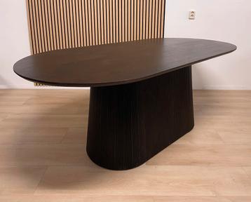 Mokka donkerbruine Eettafel ovaal japandi 230 200 180 cm beschikbaar voor biedingen