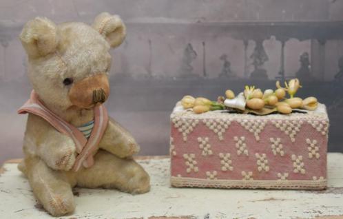 SALE. !! Opruiming Oud 2 delig set."Uit Aletta's Tijd", Antiek en Kunst, Antiek | Woonaccessoires, Ophalen of Verzenden