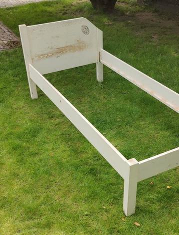Bed 90x200 hout merk IKKS beschikbaar voor biedingen