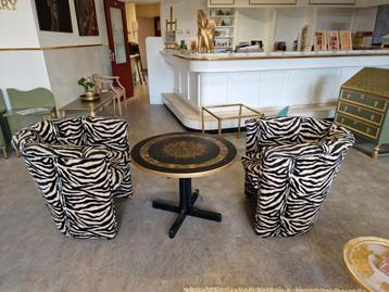 Set van 2 zebra fauteuils + ronde tafel met gouden details beschikbaar voor biedingen