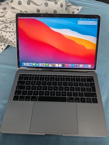 MacBook pro 2017 lees advertentie beschikbaar voor biedingen