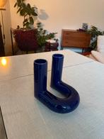 Blauwe keramieken vaas - uniek design, 50 tot 75 cm, Blauw, Aardewerk of Porselein, Ophalen of Verzenden