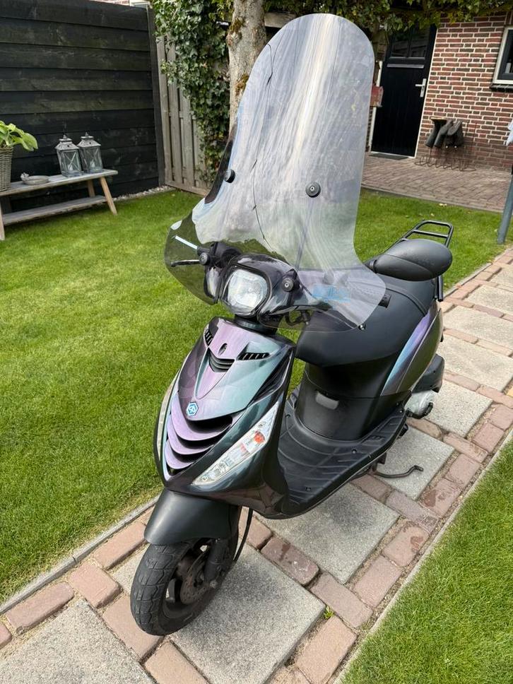 Piaggio zip 4takt snor scooter, Fietsen en Brommers, Scooters | Piaggio, Zo goed als nieuw, Zip, Benzine, Ophalen of Verzenden