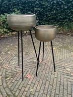 Twee bloempotten op poten champagne/goud kleurig, Ophalen, Kunststof, Minder dan 30 cm, Rond