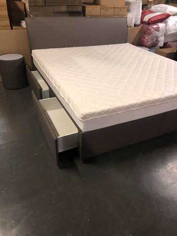 Waterbed met laden 200-220 Nu bieden 