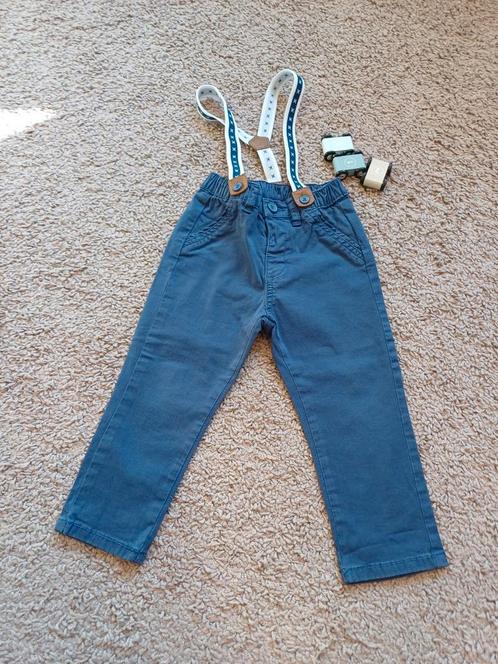 Mayoral donker blauw broekje met bretels maat 80., Kinderen en Baby's, Babykleding | Maat 80, Zo goed als nieuw, Jongetje, Broekje