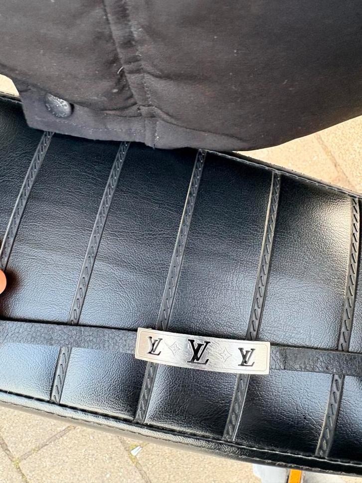 LV Armband - Stijlvol Accessoire, Auto-onderdelen, Vrachtwagen-onderdelen, Overige merken, Overige Auto-onderdelen, Gebruikt, Ophalen of Verzenden