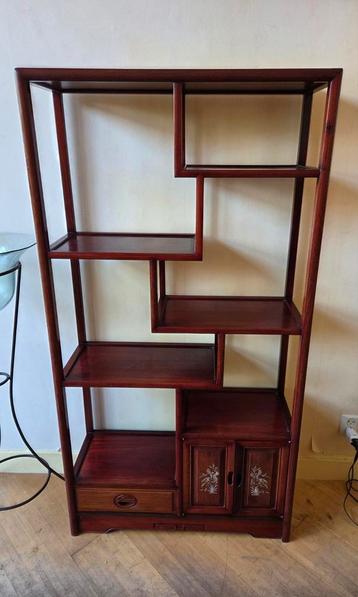 Oosterse étagère kast Chinees Rosewood met parelmoer inleg beschikbaar voor biedingen