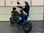 HONDA X-ADV 750 CUSTOM MAT ZWART CARBON EDITION AKRAPOVIC, Motoren, Particulier, Meer dan 35 kW, Handvatverwarming, 2 cilinders