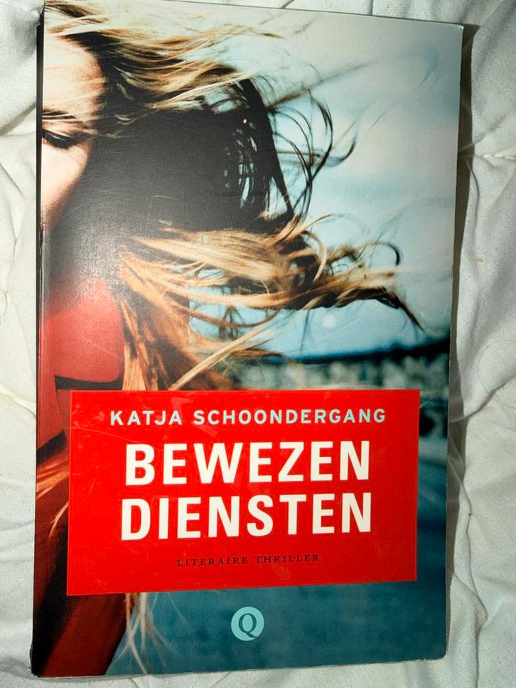 Gloednieuw: Bewezen Diensten - Katja Schoondegang, Boeken, Thrillers, Nieuw, Ophalen of Verzenden
