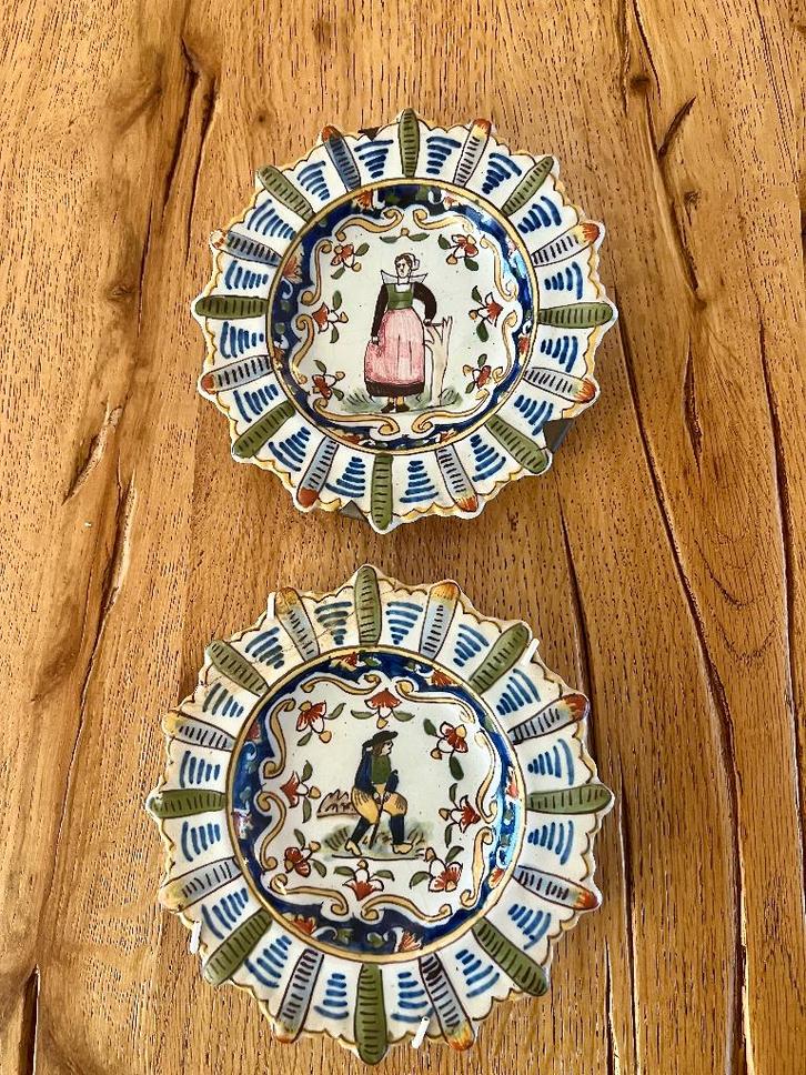 Makkum, 2 bordjes, Antiek en Kunst, Antiek | Keramiek en Aardewerk, Ophalen of Verzenden