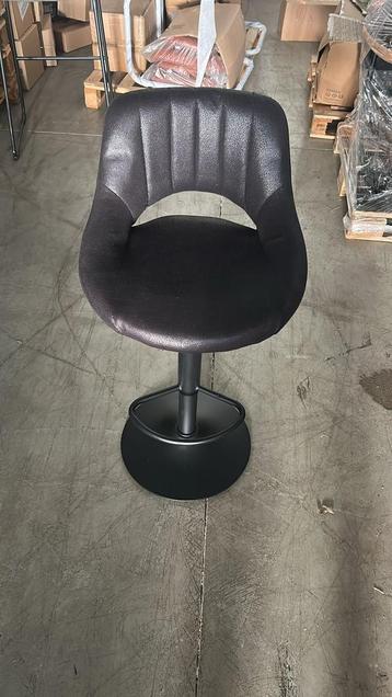 2x barkruk beschikbaar beschikbaar voor biedingen