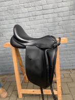 Arno vd Brandt dressuurzadel 18” medium wide, Dieren en Toebehoren, Paarden en Pony's | Zadels, Gebruikt, Dressuur, Ophalen