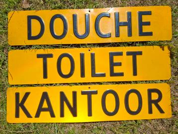 3 bordjes  beschikbaar voor biedingen