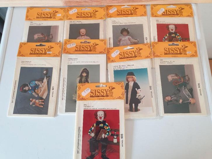 Sissy - Nieuw - Poppen Patronen - Authentieke Tricot Poppen, Hobby en Vrije tijd, Kledingpatronen, Nieuw, Kind, Overige merken